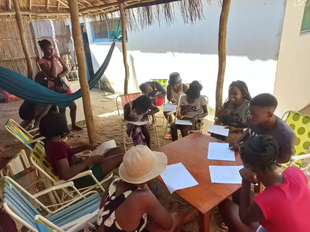 Alunos de Moçambique em aula coletiva